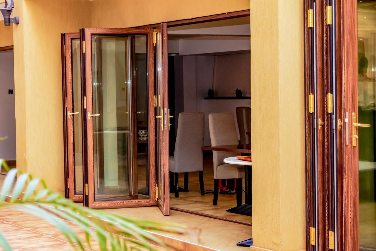 Canary Hotel 캄팔라 외부 사진