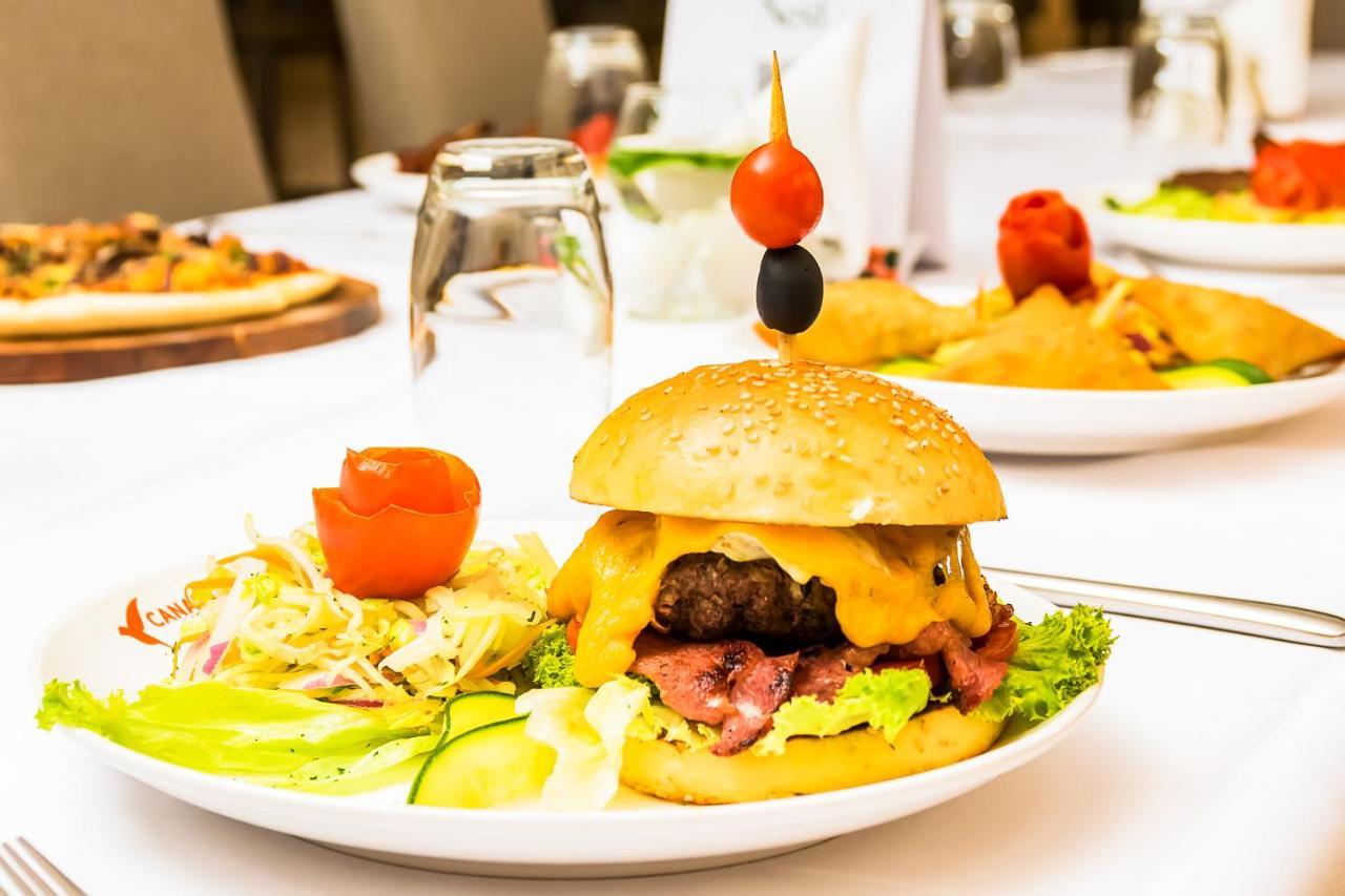 Canary Hotel 캄팔라 외부 사진